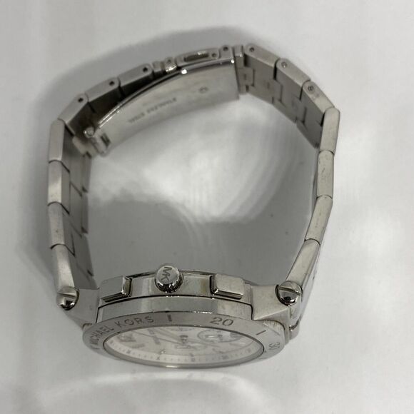 Michael Kors Wyatt MK5932 Women's Silver Stainless Steel Analog Dial Watch VK15 - Picture 8 of 12